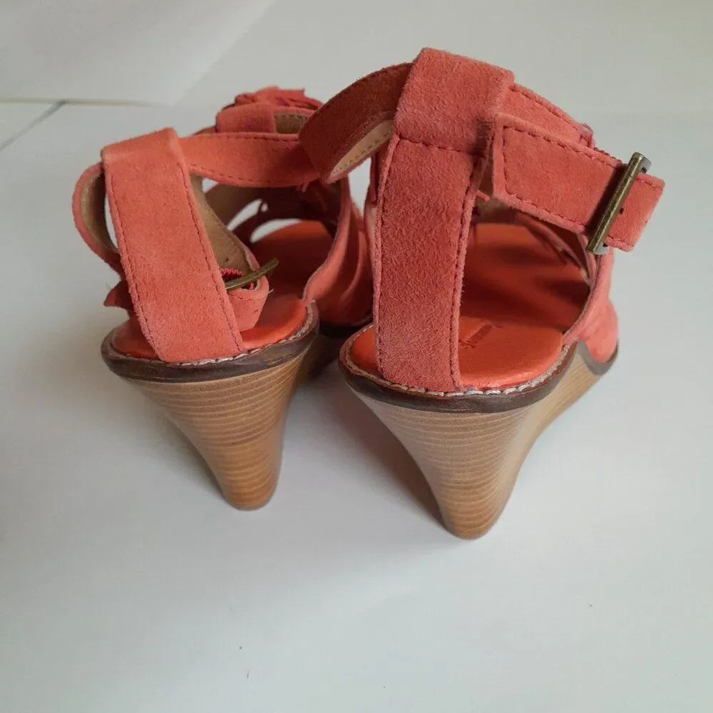Tommy Bahama Palrinna Wedge Sandals Size 7 Tan Open Toe Tasseled Ankle Heel